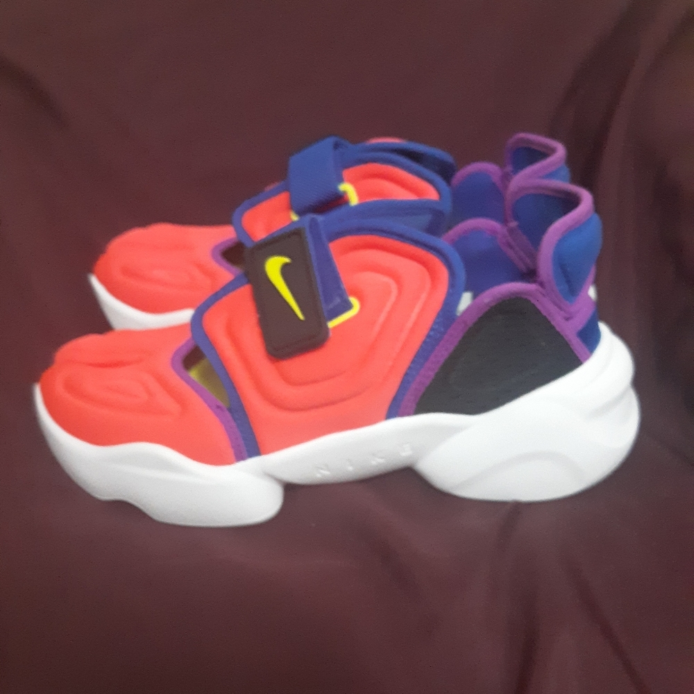 Nike aqua rift womens bright crimson size 7